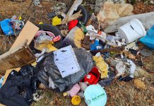 FOTO: Traži se vlasnik kupoprodajnog ugovora da ukloni svoje kućno smeće što je istovario na Bilima!