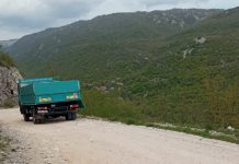 EKOLOŠKI SVJESNU POLICIJU IMAMO – Pobro pripremio pun kamion starih guma, policija i inspekcija mu stali “ukraj”